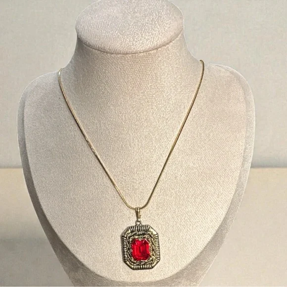 Vintage Signed Sarah Coventry Gold Tone Necklace with Vibrant Red Gem - Picture 4 of 6